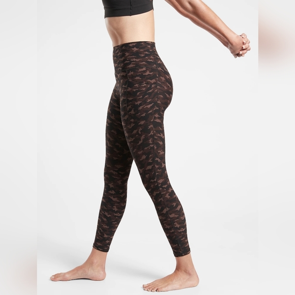 ATHLETA Salutation Stash Pocket 7/8 Tight- camo- Size medium - Picture 8 of 8